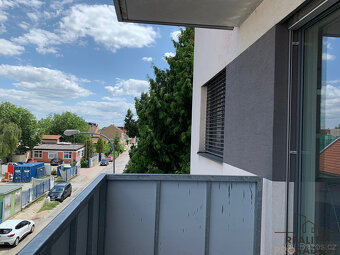 Pronájem bytu 1+kk, 41,5m2, balkonem, sklepem a garážovým st - 17