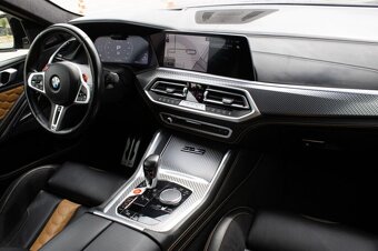 BMW X6 M Competition z roku 2021 - 17