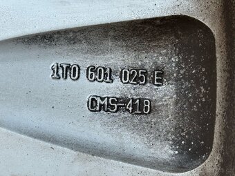 Original ALU kola VW Funplay 6 17" 6,5J ET42 + 215/50/R17 - 17