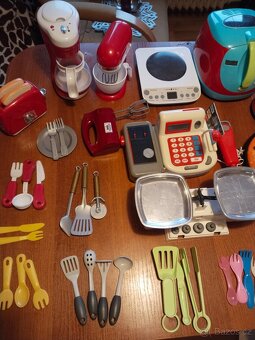 Hračky, hry, panenky - 17