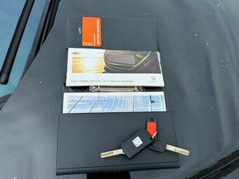 Peugeot 308 SW 1.6 HDi ČR digi klima serviska - 17