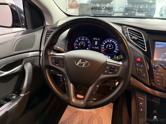 Hyundai i40 2,0 GDI KAMERA VÝHŘEV TOP - 17