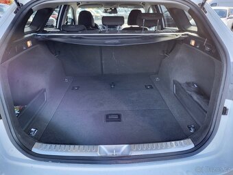 HYUNDAI i40 Wagon 1.7 CRDi 16V 104kW EXPERIENCE SUCCESS - ČR - 17