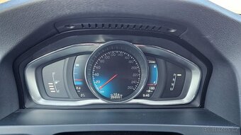 Volvo V60, 2.4 D6 AWD 162 kW PLUG-IN HYBRID - 17