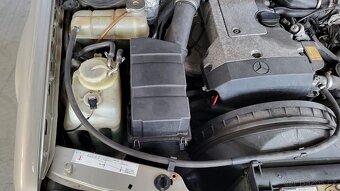 MERCEDES BENZ W124 E200 AUTOMAT TOP STAV - 17