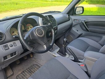 TOYOTA RAV4 2.0 D-4D 85kW 4x4 ALU, KLIMA, TAŽNÉ, STK 2026 - 17