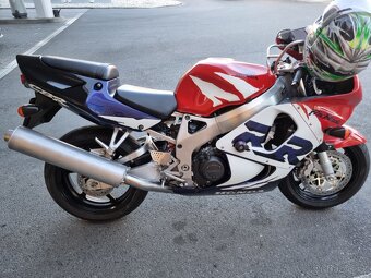 Honda CBR900RR 1999 Top stav - 17