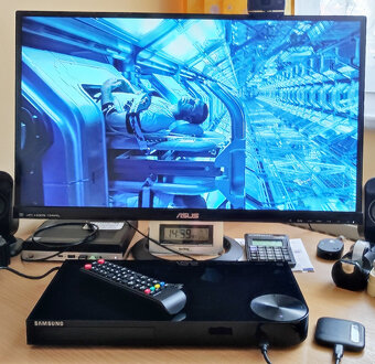 Blu-ray přehrávač SAMSUNG BD-F5500 - velmi dobrý stav - 17