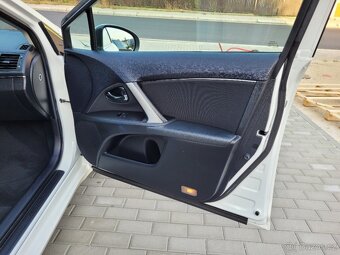 TOYOTA Avensis Limousine, 2.2 D-4D, r.v. 2015, plný servis - 17