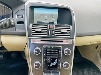 Volvo XC60 2.4D5 4x4 MANUÁL FACE LED KŮŽE NAVI SENZORY - 17