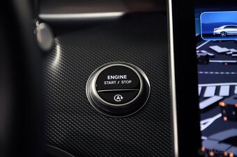 Mercedes-Benz C300d 195kW - otevřeno celý víkend do 20:00 - 17