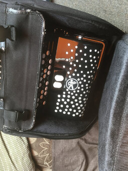 Knoflíkový akordeon Hohner Nova II 48, C systém - 17