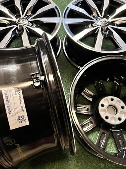 5x114,3 R18 Toyota Corolla 2019+ Alu disky - TOP STAV - 17