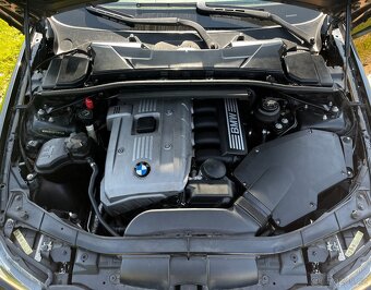 BMW E90 330i - 17