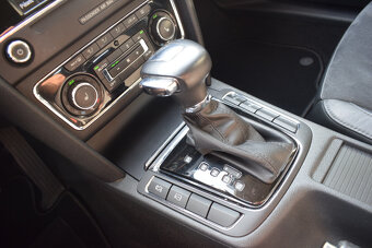 Škoda Superb 2 Kombi 1.8 Turbo, Webasto, Xenony, DSG, záruka - 17