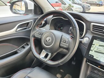 MG ZS Luxury ICE 1.0T-GDI 82 kW Luxury 85tkm Virtual kam360° - 17
