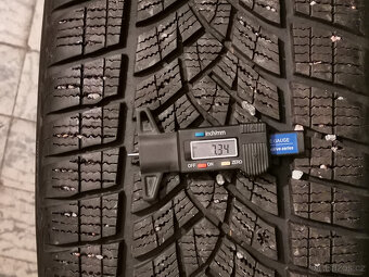 VW ID. Buzz - originál 19" alu so zimnými pneu 7+ mm DOT 23 - 17