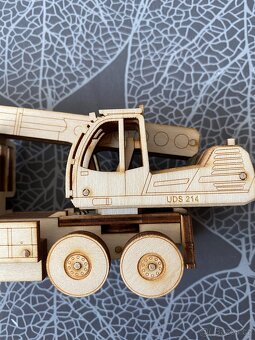 Nový dřevěný model TATRA 815-7 UDS - 17