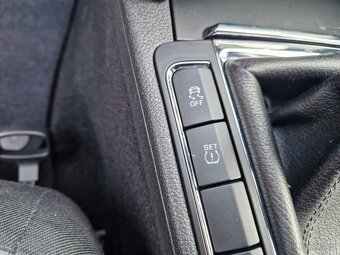 ŠKODA SUPERB 2.0 TDI XENONY MANUÁL - 17