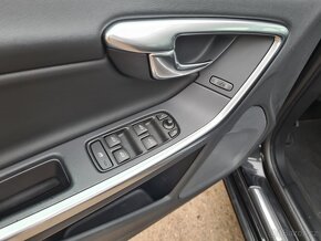 VOLVO V60 2,0 D2  MAN NAVI TEMPOMAT - 17