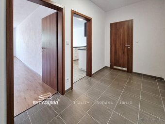 Pronájem prostorného a slunného bytu 2+kk o velikosti 80 m2 - 17