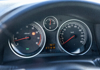 Opel Astra Hatchback 1.4 (2007) - 17