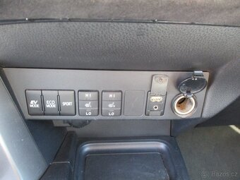 TOYOTA RAV4 2.5Hybrid 145 kW Executive e-CVT 2016 - 17