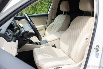 Škoda Superb Combi 2.0 TDI 140kw 4x4 DSG / AJ NA SPLÁTKY / - 17