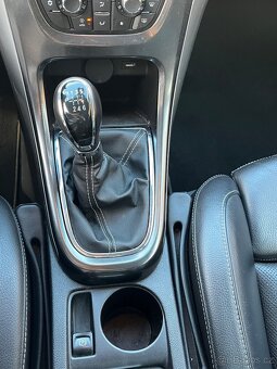 Opel Astra J P 10 1.6i Turbo - 17