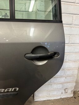 VW Touran 2010, LZ dveře - 17