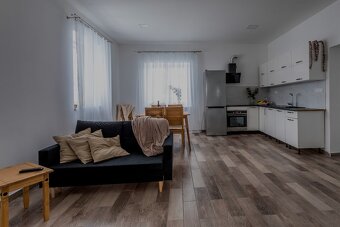 Nadstandardně zrekonstruovaný bytový dům - Lužické hory - 17