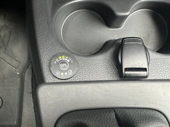 Dacia Lodgy 1.6 MPi 80 kW + LPG, 1. majitel, ČR - 17