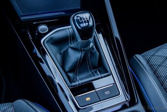 Volkswagen Golf 1.5 TSI ACT 150k R-Line / AJ NA SPLÁTKY - 17