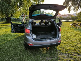 Hyundai ix35,2.0CRDI,135Kw,4x4,146tis km,tažné,původ ČR - 17