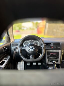 Volkswagen Bora Variant 2.3 V5 125kw AQN Highline - 17
