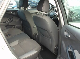 Ford Focus 1,6 16V kombi parksenzory,vyhřív sedadla,serviska - 17