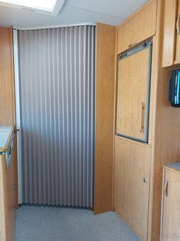 Prodám karavan Knaus 500TK, r.v.1999 + palandy + předstan. - 17
