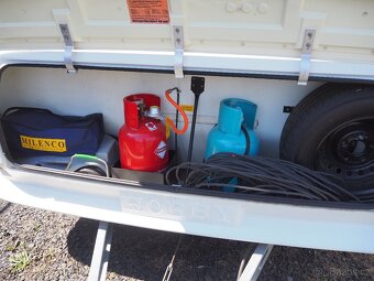 HOBBY EXCLUSIVE 440 obytný karavan, POJEZD, TOP STAV + VÝBAV - 17