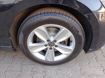 VW Passat B8 2.0TDI 147kW 4x4 DSG Virtual Matrix ACC ERGO Qi - 17