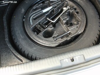 Volkswagen Golf 1,6Mpi aut.klima,parksenzory,po dovozovéSTK - 17