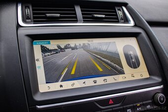 Jaguar E-Pace 2.0 R-Dynamic SE AWD A9 132kW - 17