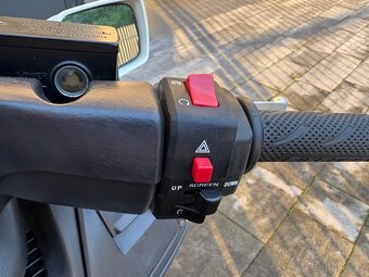 Suzuki Burgman 650 excutive 2010 - 17