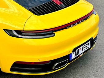 Porsche 911 Carrera - 17