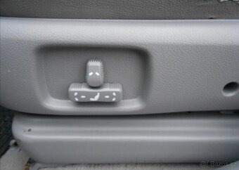 Kia Sorento 2,5 103 kW 4x4 AUTOMAT nafta - 17