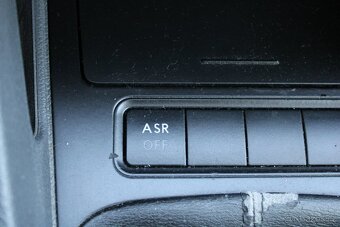 Volkswagen Golf 1,9TDI 77KW, STK 2/2026, KLIMA, r.v. 2004 - 17