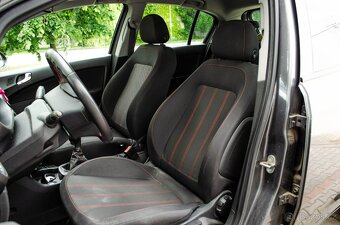 Opel Corsa 1.4 16V Cosmo - 17