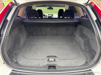 Volvo XC60 D3 120kW FWD velmi dobrý technický i vizuální sta - 17