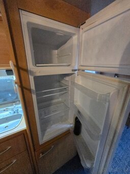 Unikátní prostorný karavan Kanus 750 s vysouvacím bokem - 17