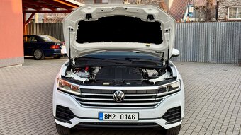 Volkswagen Touareg //3.0TDi//170kW//JAKO NOVÉ//SERVIS-VW// - 17