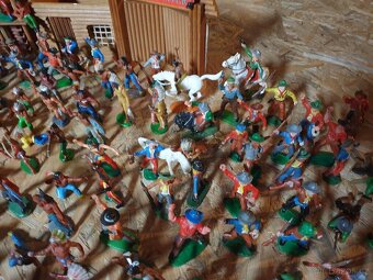 INDIÁNI A KOVBOJOVÉ Z NDR  320ks - 17